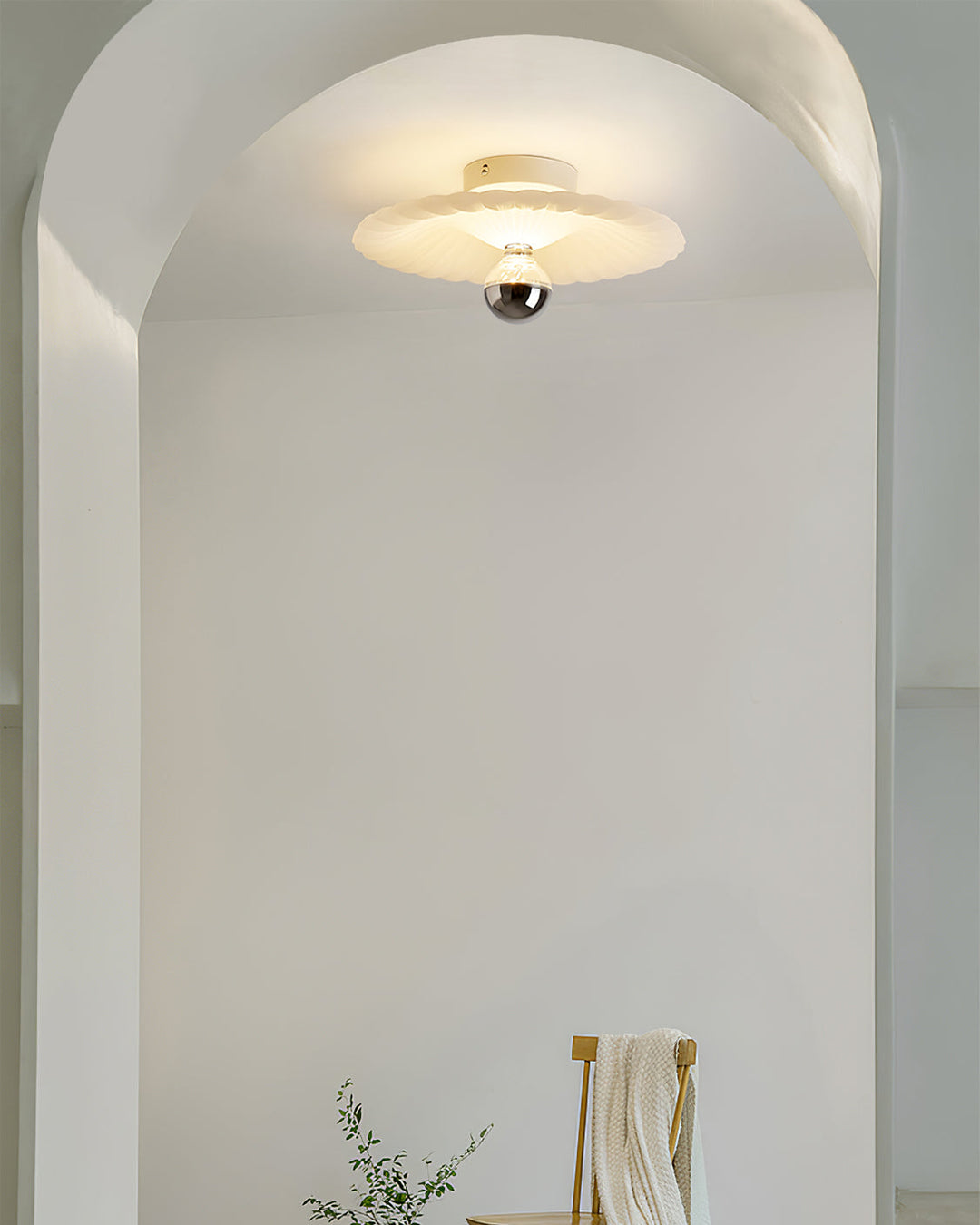 LuxePleat - Ceiling Lamp with Detailed Folds and Cozy Glow